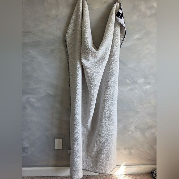 VS PINK Black Leopard Colorblock Sherpa Plush Throw Blanket 50x60 - Picture 5 of 6